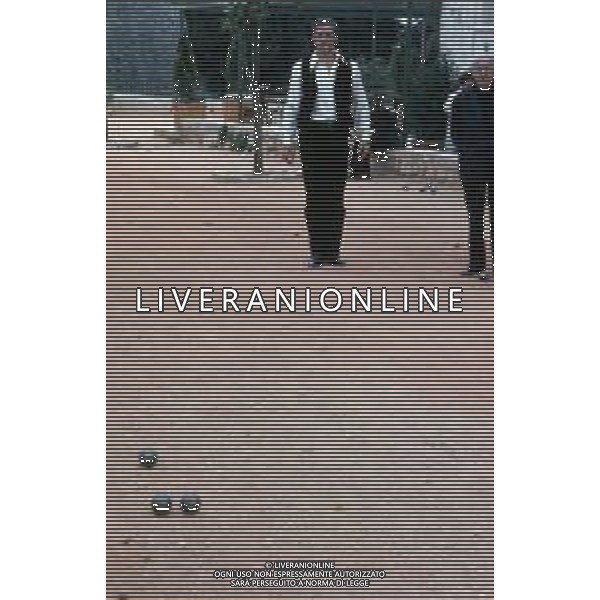 DIAP-RETROSPETTIVA YVES MONTAND ATTORE NELLA FOTO YVES MONTAND NELL\'ANNO 1973 GIOCA A BOCCE POINT SAINT PAUL DE VENCE AG ALDO LIVERANI SAS 