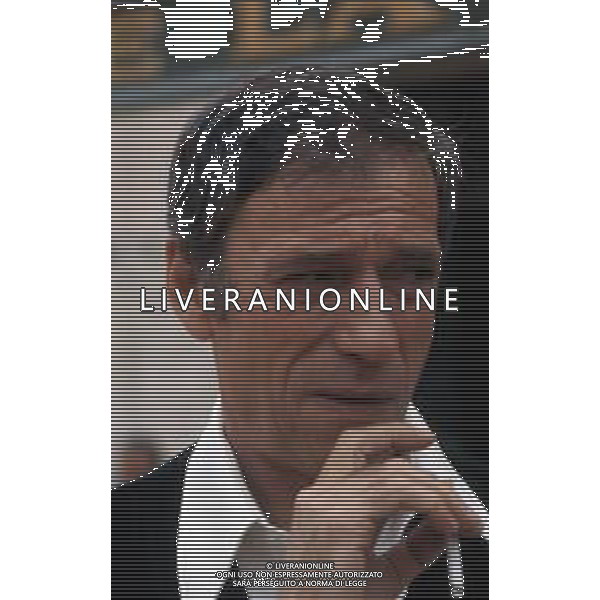 DIAP-RETROSPETTIVA YVES MONTAND ATTORE NELLA FOTO YVES MONTAND NELL\'ANNO 1973 GIOCA A BOCCE POINT SAINT PAUL DE VENCE AG ALDO LIVERANI SAS 