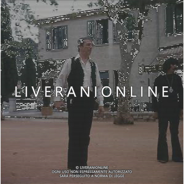 DIAP-RETROSPETTIVA YVES MONTAND ATTORE NELLA FOTO YVES MONTAND NELL\'ANNO 1973 GIOCA A BOCCE POINT SAINT PAUL DE VENCE AG ALDO LIVERANI SAS 