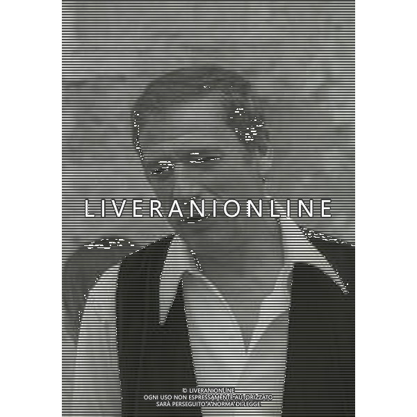 NEG-RETROSPETTIVA YVES MONTAND ATTORE NELLA FOTO YVES MONTAND NELL\'ANNO 1973 GIOCA A BOCCE POINT SAINT PAUL DE VENCE AG ALDO LIVERANI SAS