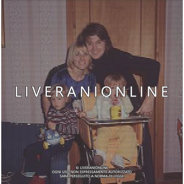 COL-RETROSPETTIVA BOBBY SOLO CANTANTE NELLA FOTO BOBBY SOLO CON LA MOGLIE SOPHIA TECKEL ANNI 70 AG ALDO LIVERANI SAS
