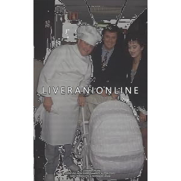 DIAP-RETROSPETTIVA BOBBY SOLO CANTANTE NELLA FOTO BOBBY SOLO CON LA COMPAGNA MIMMA FOTI E LA FIGLIA VERONICA E MASSIMO BOLDI NELLA TRASMISSIONE TELEVISIVA “ RISATE IN FAMIGLIA“ ANNO 1990 AG ALDO LIVERANI SAS