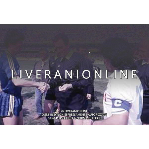 DIAP-RETROSPETTIVA ARBITRO CARLO LONGHI NELLA FOTO ARBITRO CARLO LONGHI CON ROBERTO TRICELLA E DIEGO ARMANDO MARADONA AG ALDO LIVERANI SAS