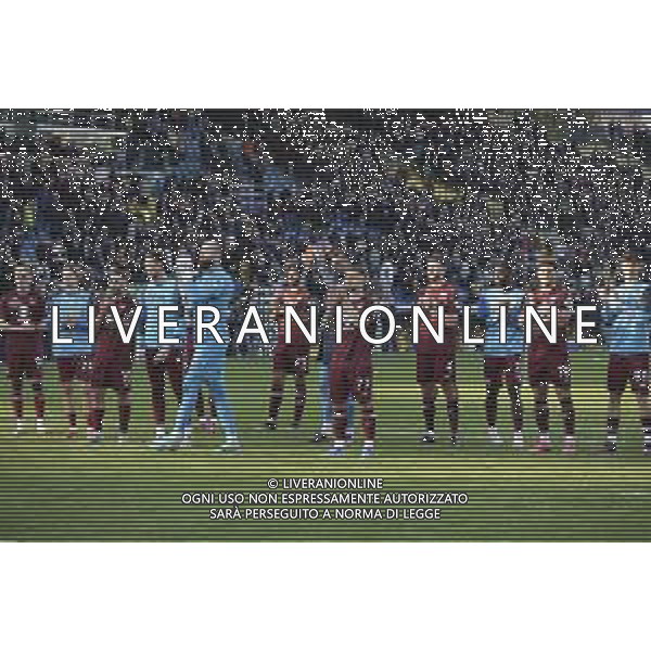 Torino players applaud the fans following the final whistle during Parma Calcio vs Torino FC, 28° Serie A Enilive 2024-25 game at Ennio Tardini stadium in Parma (PR), Italy, on March 08, 2025. (Photo by Davide Casentini)- AGENZIA ALDO LIVERANI SAS
