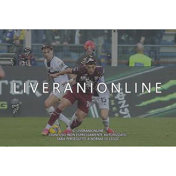 Ché Adams of Torino FC battle for the ball with Enrico Delprato of Parma AC during Parma Calcio vs Torino FC, 28° Serie A Enilive 2024-25 game at Ennio Tardini stadium in Parma (PR), Italy, on March 08, 2025. (Photo by Davide Casentini) AG ALDO LIVERANI SAS