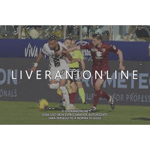 Azevedo Junior Hernani of Parma AC battle for the ball with Sebastian Walukiewicz of Torino FC during Parma Calcio vs Torino FC, 28° Serie A Enilive 2024-25 game at Ennio Tardini stadium in Parma (PR), Italy, on March 08, 2025. (Photo by Davide Casentini) AG ALDO LIVERANI SAS