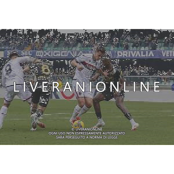 Nikola Moro of Bologna FC battle for the ball with Cheikh Niasse of Hellas Verona FCduring Hellas Verona FC vs Bologna BFC, 28° Serie A Enilive 2024-25 game at Marcantonio Bentegodi stadium in Verona (VR), Italy, on March 09, 2025. (Photo by Davide Casentini) AG ALDO LIVERANI SAS