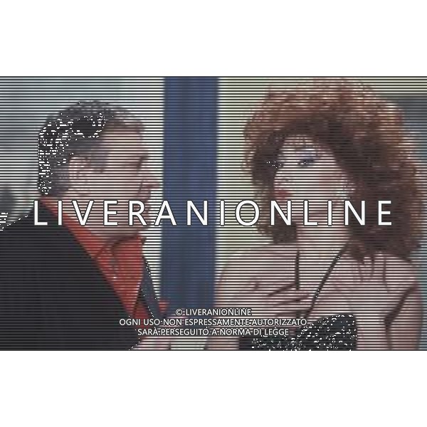 DIAP-RETROSPETTIVA MARIO MEROLA CANTANTE E ATTORE NELLA FOTO MARIO MEROLA CN CARMEN RUSSO NELL\'ANNO 1985 NELLA TRASMISSIONE TELEVISIVA “GRAND HOTEL“ AG ALDO LIVERANI SAS