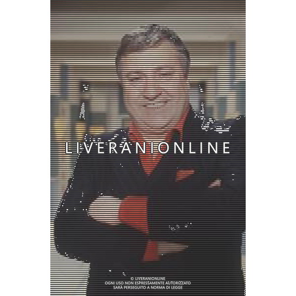 DIAP-RETROSPETTIVA MARIO MEROLA CANTANTE E ATTORE NELLA FOTO MARIO MEROLA NELL\'ANNO 1985 NELLA TRASMISSIONE TELEVISIVA “GRAND HOTEL“ AG ALDO LIVERANI SAS 