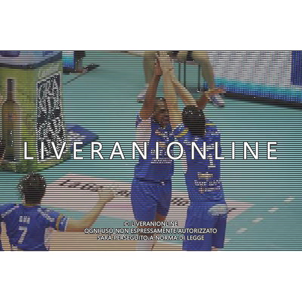 Forli\' 28/01/2006 Final Four Tim coppa italia Volley Itas Diatec Trentino - Bre Banca Lannutti Cuneo nella foto: esultanza di Wijsmans Wout e Rodrigues Anderson ph rosa/agenzia aldo liverani