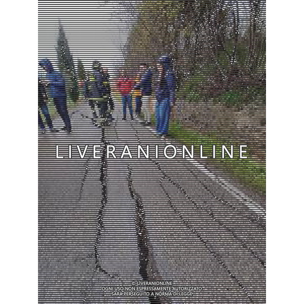 IMOLA 14 03 2025 FIUME SANTERNO IN PIENA NELLA FOTO VIA PIEVE DI SANT\'ANDREA STRADA FRANATA DOPO LE PIOGGIE INTENSE SUL POSTO SINDACO DI IMOLA MARCO PANIERI,I VIGILI DEL FUOCO, OPERATORI COMUNALI E RESIDENTI BLOCCATI FOTO GIANNA SANNA-AG ALDO LIVERANI SAS