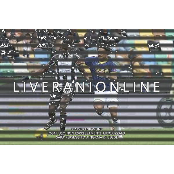 Amin Sarr of Hellas Verona FC competes for the ball with Oumar Solet of Udinese FC during Udinese Calcio vs Hellas Verona FC, 29° Serie A Enilive 2024-25 game at Bluenergy stadium in Udine (UD), Italy, on March 15, 2025. (Photo by Davide Casentini) - AGENZIA ALDO LIVERANI SAS
