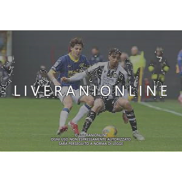 Arthur Atta of Udinese FC competes for the ball with Domagoj Bradaric of Hellas Verona FC during Udinese Calcio vs Hellas Verona FC, 29° Serie A Enilive 2024-25 game at Bluenergy stadium in Udine (UD), Italy, on March 15, 2025. (Photo by Davide Casentini) - AGENZIA ALDO LIVERANI SAS