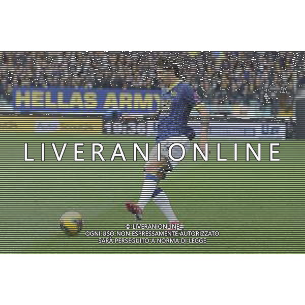 Domagoj Bradaric of Hellas Verona FC play the ball\ during Udinese Calcio vs Hellas Verona FC, 29° Serie A Enilive 2024-25 game at Bluenergy stadium in Udine (UD), Italy, on March 15, 2025. (Photo by Davide Casentini) - AGENZIA ALDO LIVERANI SAS