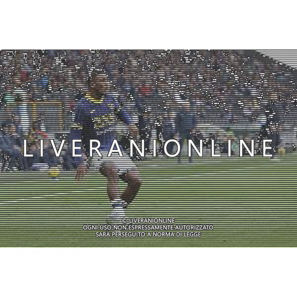 Jackson Tchatchoua of Hellas Verona FC play the ball during Udinese Calcio vs Hellas Verona FC, 29° Serie A Enilive 2024-25 game at Bluenergy stadium in Udine (UD), Italy, on March 15, 2025. (Photo by Davide Casentini)- AGENZIA ALDO LIVERANI SAS