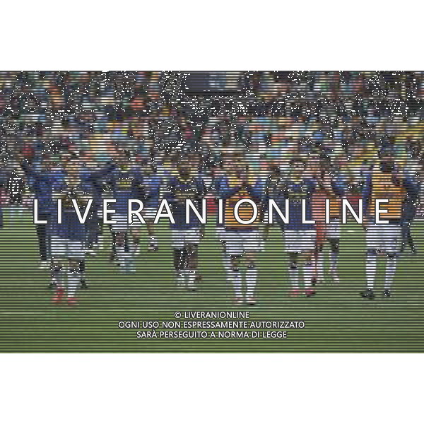 Hellas Verona players applaud the fans following the final whistle during Udinese Calcio vs Hellas Verona FC, 29° Serie A Enilive 2024-25 game at Bluenergy stadium in Udine (UD), Italy, on March 15, 2025. (Photo by Davide Casentini)- AGENZIA ALDO LIVERANI SAS