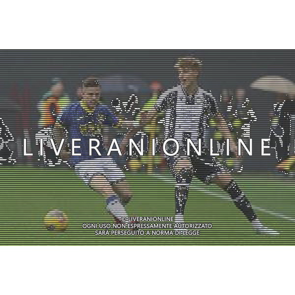 Tomas Suslov of Hellas Verona FC competes for the ball with Thomas Thiesson Kristensen of Udinese FC during Udinese Calcio vs Hellas Verona FC, 29° Serie A Enilive 2024-25 game at Bluenergy stadium in Udine (UD), Italy, on March 15, 2025. (Photo by Davide Casentini)- AGENZIA ALDO LIVERANI SAS