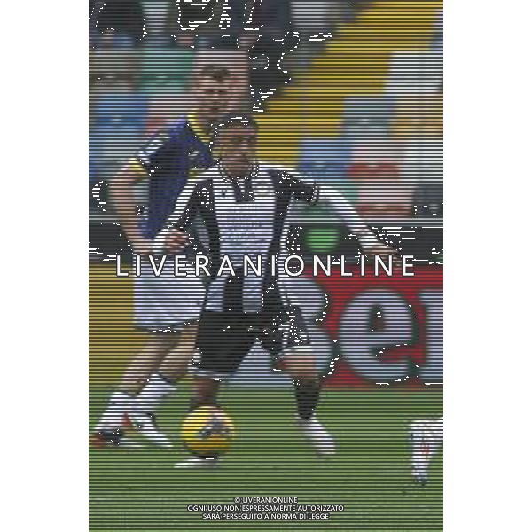 Alexis Sánchez of Udinese FC play the ball during Udinese Calcio vs Hellas Verona FC, 29° Serie A Enilive 2024-25 game at Bluenergy stadium in Udine (UD), Italy, on March 15, 2025. (Photo by Davide Casentini)- AGENZIA ALDO LIVERANI SAS