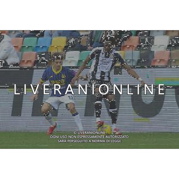 Domagoj Bradaric of Hellas Verona FC competes for the ball with Kingsley Ehizibue of Udinese FC during Udinese Calcio vs Hellas Verona FC, 29° Serie A Enilive 2024-25 game at Bluenergy stadium in Udine (UD), Italy, on March 15, 2025. (Photo by Davide Casentini)- AGENZIA ALDO LIVERANI SAS
