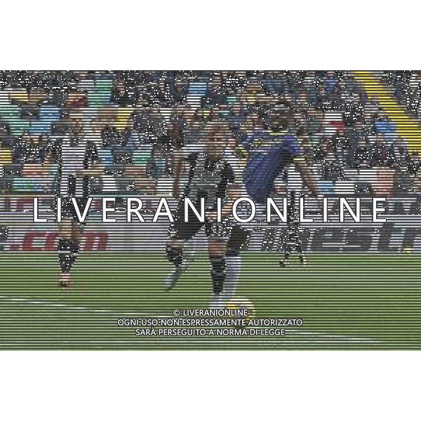 Thomas Thiesson Kristensen of Udinese FC competes for the ball with Daniel Mosquera of Hellas Verona FC during Udinese Calcio vs Hellas Verona FC, 29° Serie A Enilive 2024-25 game at Bluenergy stadium in Udine (UD), Italy, on March 15, 2025. (Photo by Davide Casentini)- AGENZIA ALDO LIVERANI SAS