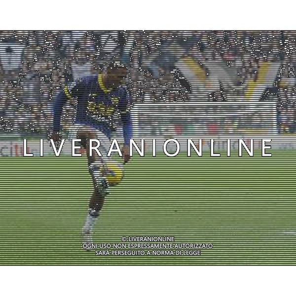 Jackson Tchatchoua of Hellas Verona FC play the ball during Udinese Calcio vs Hellas Verona FC, 29° Serie A Enilive 2024-25 game at Bluenergy stadium in Udine (UD), Italy, on March 15, 2025. (Photo by Davide Casentini)- AGENZIA ALDO LIVERANI SAS