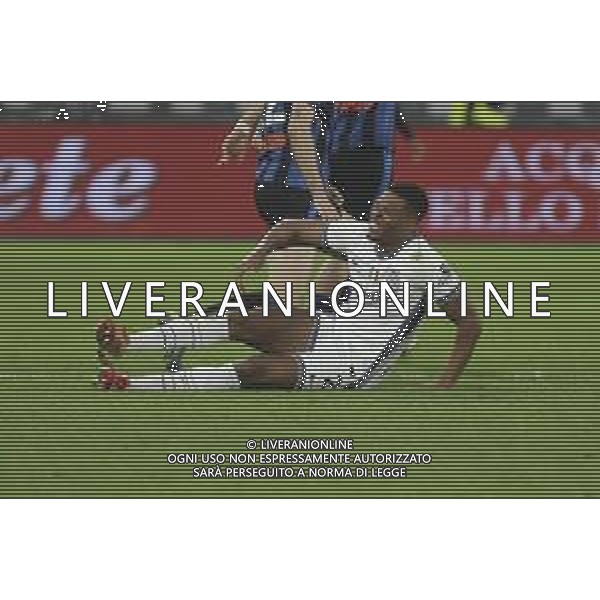 Denzel Dumfries of Inter FC have a incident during Atalanta BC vs Internazionale FC, 29° Serie A Enilive 2024-25 game at Gewiss stadium in Bergamo (BG), Italy, on March 16, 2025. (Photo by Davide Casentini) AG ALDO LIVERANI SAS
