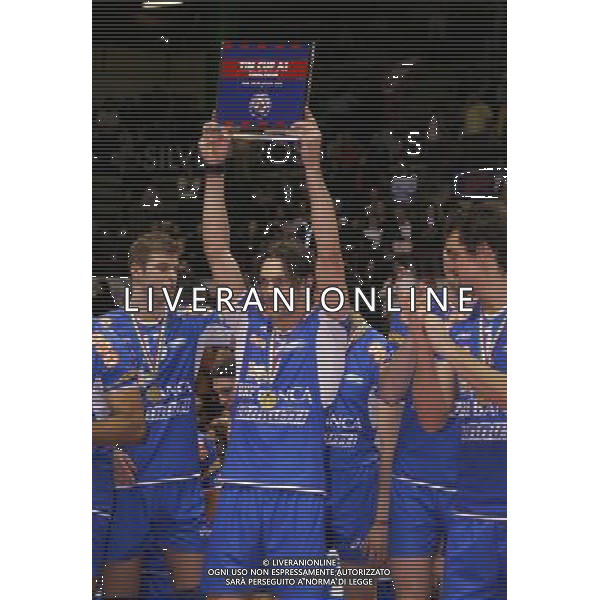 Tim coppa ita volley serie A 2006 partita: Cuneo - Piacenza nella foto: Premiazione MVP a Godoy - Cuneo agenzia aldo liverani