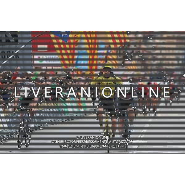 24-03-2025 Vuelta A Catalunya; Tappa 01 Sant Feliu De Guixols - Sant Feliu De Guixols; 2025, Visma - Lease A Bike; 2025, Alpecin - Deceuninck; Brennan, Matthews; Del Grosso, Tibor; Groves, Kaden; Sant Feliu De Guixols; ©SIROTTI - AGENZIA ALDO LIVERANI SAS