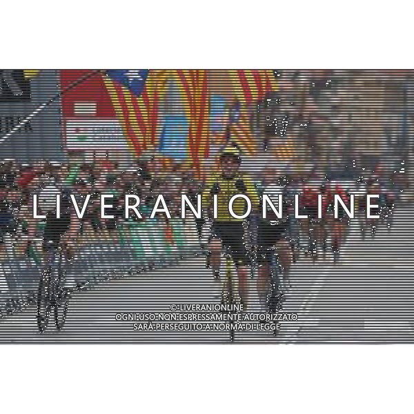 24-03-2025 Vuelta A Catalunya; Tappa 01 Sant Feliu De Guixols - Sant Feliu De Guixols; 2025, Visma - Lease A Bike; 2025, Alpecin - Deceuninck; Brennan, Matthews; Del Grosso, Tibor; Groves, Kaden; Sant Feliu De Guixols; ©SIROTTI - AGENZIA ALDO LIVERANI SAS