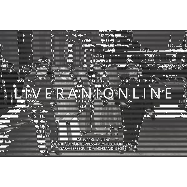 NEG-RETROSPETTIVA MARCELLO MASTROIANNI ATTORE NELLA FOTO MARCELLO MASTROIANNI CON MIMSY FARMER LAURA BETTI E FRATELLI TAVIANI A CANNES NELL\'ANNO 1975 AG ALDO LIVERANI SAS