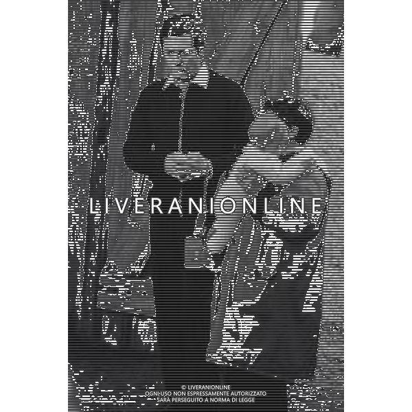 NEG-RETROSPETTIVA MARCELLO MASTROIANNI ATTORE NELLA FOTO MARCELLO MASTROIANNI SUL SET DEL FILM“AMANTI“ NELL\'ANNO 1968 A CORTINA D\'AMPEZZO AG ALDO LIVERANI SAS 