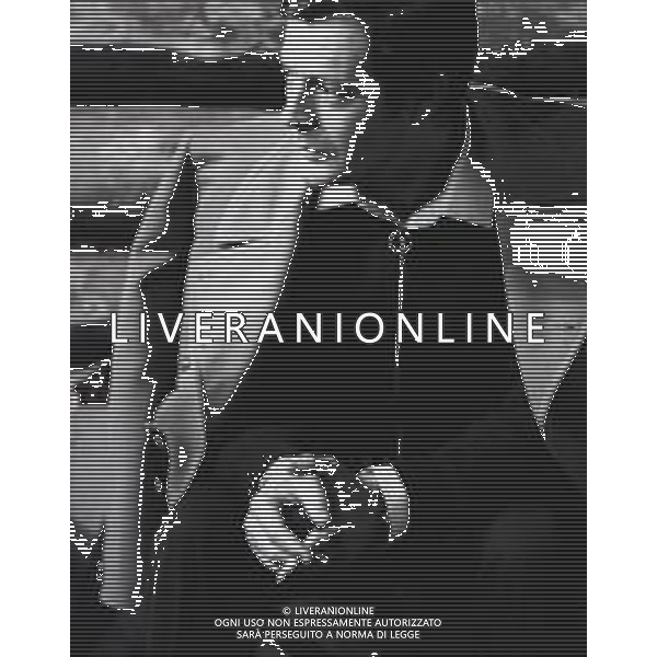 NEG-RETROSPETTIVA MARCELLO MASTROIANNI ATTORE NELLA FOTO MARCELLO MASTROIANNI SUL SET DEL FILM“AMANTI“ NELL\'ANNO 1968 A CORTINA D\'AMPEZZO AG ALDO LIVERANI SAS 