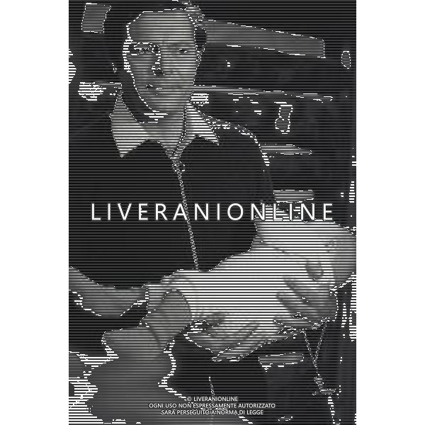 NEG-RETROSPETTIVA MARCELLO MASTROIANNI ATTORE NELLA FOTO MARCELLO MASTROIANNI SUL SET DEL FILM“AMANTI“ NELL\'ANNO 1968 A CORTINA D\'AMPEZZO AG ALDO LIVERANI SAS 