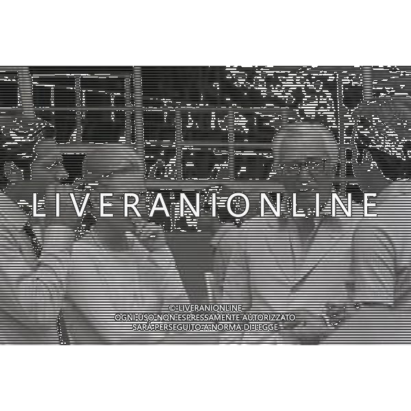 NEG-RETROSPETTIVA MARCELLO MASTROIANNI ATTORE NELLA FOTO MARCELLO MASTROIANNI CON FAYE DUNAWAY E VITTORIO DE SICA SUL SET DEL FILM“AMANTI“ NELL\'ANNO 1968 A CORTINA D\'AMPEZZO AG ALDO LIVERANI SAS 