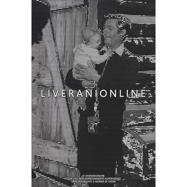 NEG-RETROSPETTIVA MARCELLO MASTROIANNI ATTORE NELLA FOTO MARCELLO MASTROIANNI SUL SET DEL FILM“AMANTI“ NELL\'ANNO 1968 A CORTINA D\'AMPEZZO AG ALDO LIVERANI SAS 