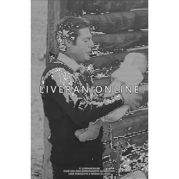 NEG-RETROSPETTIVA MARCELLO MASTROIANNI ATTORE NELLA FOTO MARCELLO MASTROIANNI SUL SET DEL FILM“AMANTI“ NELL\'ANNO 1968 A CORTINA D\'AMPEZZO AG ALDO LIVERANI SAS 