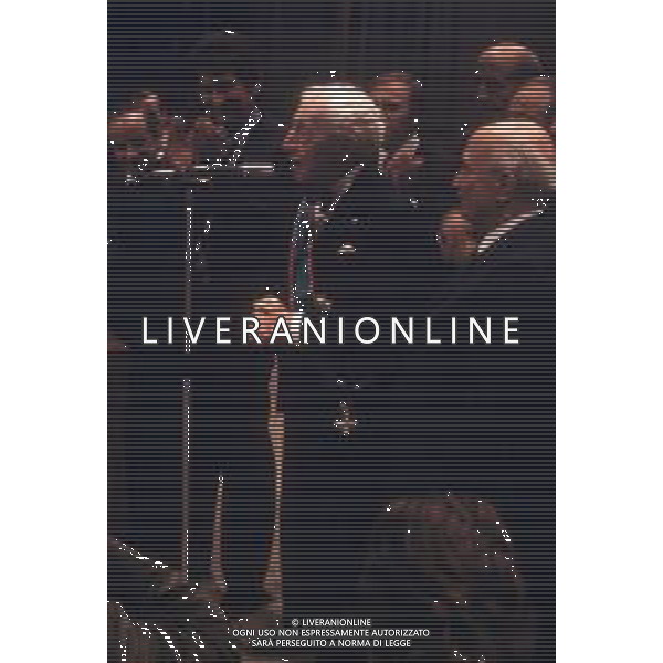 DIA-RETROSPETTIVA ARTHUR RUBINSTEIN PIANISTA NELLA FOTO IL PIANISTA ARTHUR RUBINSTEIN RICEVE IL PREMIO ‘Una Vita nella Musica’ TEATRO LA FENICE VENEZIA NELL\'ANNO 1979 con il Sindaco Mario Rigo e Amintore Fanfani  AG ALDO LIVERANI SAS