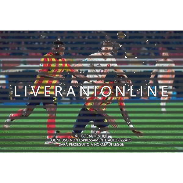 TVEM March 29, 2025 Lecce, Italy - US Lecce vs AS Roma - Italian soccer serie A 2024/25 - Via Del Mare Stadium. In the pic: Kialonda Gaspar of US Lecce in action against Artem Dovbyk of AS Roma ©TVEM Emmanuele Mastrodonato - AGENZIA ALDO LIVERANI SAS
