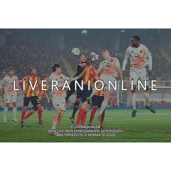 TVEM March 29, 2025 Lecce, Italy - US Lecce vs AS Roma - Italian soccer serie A 2024/25 - Via Del Mare Stadium. In the pic: Artem Dovbyk of AS Roma in action against Wladimiro Falcone of US Lecce ©TVEM Emmanuele Mastrodonato - AGENZIA ALDO LIVERANI SAS