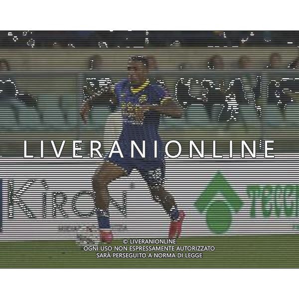 Jackson Tchatchoua of Hellas Verona FC play the ball during Hellas Verona FC vs AC Parma, 30° Serie A Enilive 2024-25 game at Marcantonio Bentegodi stadium in Verona (VR), Italy, on March 31, 2025. (Photo by Davide Casentini)- AGENZIA ALDO LIVERANI SAS