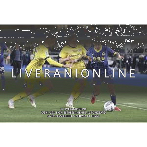 Domagoj Bradaric of Hellas Verona FC battle for the ball with Adriàn Bernabè of Parma AC, and Enrico Delprato of Parma AC during Hellas Verona FC vs AC Parma, 30° Serie A Enilive 2024-25 game at Marcantonio Bentegodi stadium in Verona (VR), Italy, on March 31, 2025. (Photo by Davide Casentini)- AGENZIA ALDO LIVERANI SAS