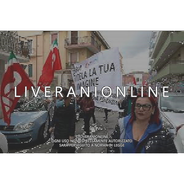 Reggio Calabria 31/03/2025 Manifestazione indetta dai Sindacati UILCOM; CGIL; CISL; UGL dei Lavoratori di due grossi Call-Center che operano in città, che hanno come Committenti ENEL. Sollecitano il rinnovo del Contratto delle Telecomunicazioni e Invitano ENEL a non accettare il Contratto Pirata reso attivo dal 01/02/2025 ad opera della Network -Contacts con sede a Molfetta(Bari) siglato da una sola sigla Sindacale Cisal che non li rapprensenta, questo contratto va a ledere i diritti dei lavoratori guadagnati fin\'ora. Foto Pasquale Garreffa Agenzia Aldo Liverani SAS