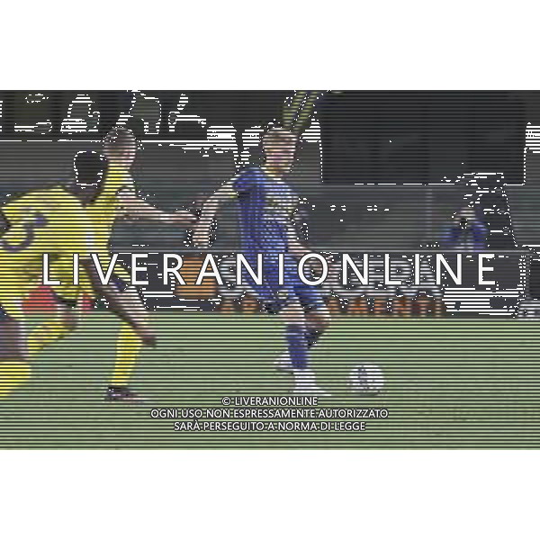 Nicolas Valentini of Hellas Verona FC play the ball during Hellas Verona FC vs AC Parma, 30° Serie A Enilive 2024-25 game at Marcantonio Bentegodi stadium in Verona (VR), Italy, on March 31, 2025. (Photo by Davide Casentini) - AGENZIA ALDO LIVERANI SAS