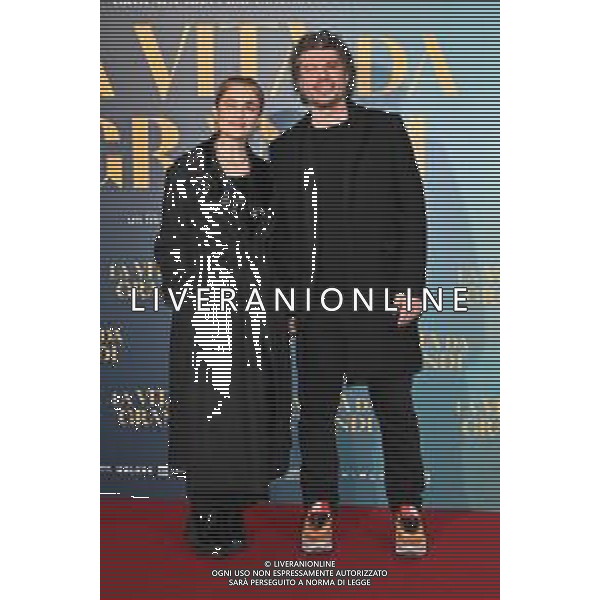TVRG Photocall La Vita da Grandi nella foto Greta Scarano e Sydney Sibilia Milano 01-04-2025 Photocall con i protagonisti del film La Vita da Grandi foto Roberto Garavaglia/Agenzia Aldo Liverani sas