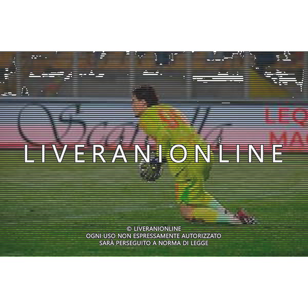 TVEM March 29, 2025 Lecce, Italy - US Lecce vs AS Roma - Italian soccer serie A 2024/25 - Via Del Mare Stadium. In the pic: Mile Svilar of AS Roma ©TVEM Emmanuele Mastrodonato - AGENZIA ALDO LIVERANI SAS