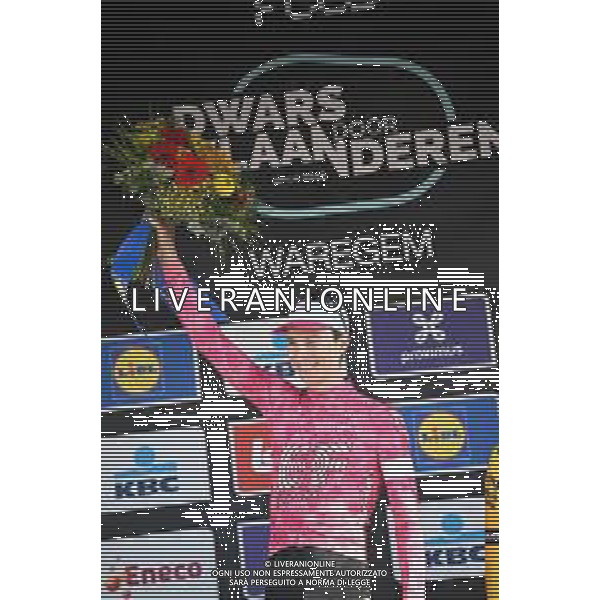 02-04-2025 Dwars Door Vlaanderen; 2025, Ef Education - Easypost; Powless, Neilson; Waregem; ©SIROTTI - AGENZIA ALDO LIVERANI SAS