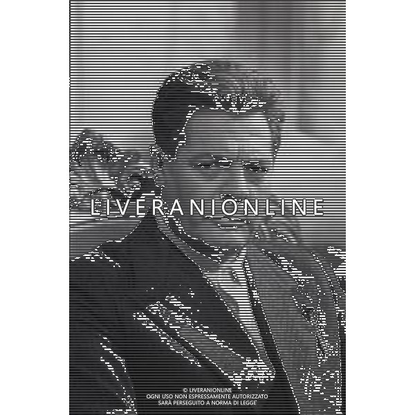 NEG-RETROSPETTIVA MARCELLO MASTROIANNI ATTORE NELLA FOTO MARCELLO MASTROIANNI SUL SET DELLA MINI SERIE TELEVISIVA “LE MANI SPORCHE“ NELL\'ANNO 1970 AG ALDO LIVERANI SAS