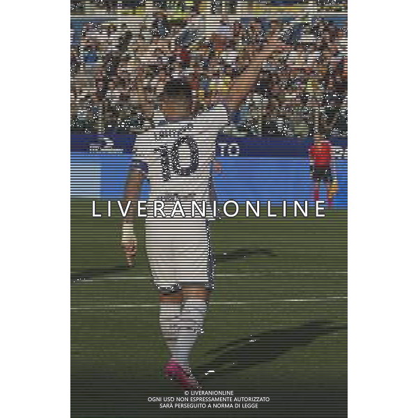 Lautaro Martinez of Inter FC kick the ball during Parma Calcio vs Internazionale FC, 31° Serie A Enilive 2024-25 game at Ennio Tardini stadium in Parma (PR), Italy, on April 05, 2025. (Photo by Davide Casentini)- AGENZIA ALDO LIVERANI SAS
