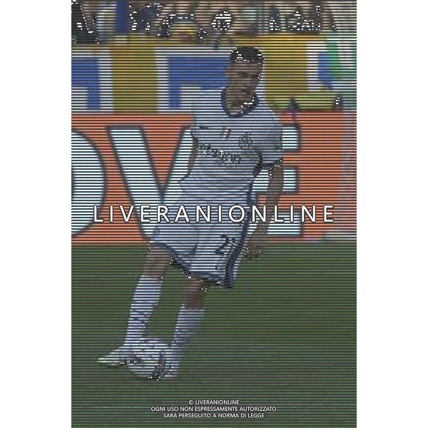 Kristjan Asllani of Inter FC play the ball during Parma Calcio vs Internazionale FC, 31° Serie A Enilive 2024-25 game at Ennio Tardini stadium in Parma (PR), Italy, on April 05, 2025. (Photo by Davide Casentini)- AGENZIA ALDO LIVERANI SAS