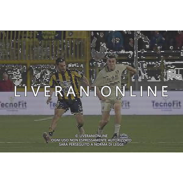 05 04 2025 - Castellammare di Stabia. Stadio Romeo Menti. Campionato Serie B. Juve Stabia-Salernitana Nella foto leonardo candellone, luka lochoshvili Foto Giuseppe Cuozzo/Agenzia Liverani- AGENZIA ALDO LIVERANI SAS
